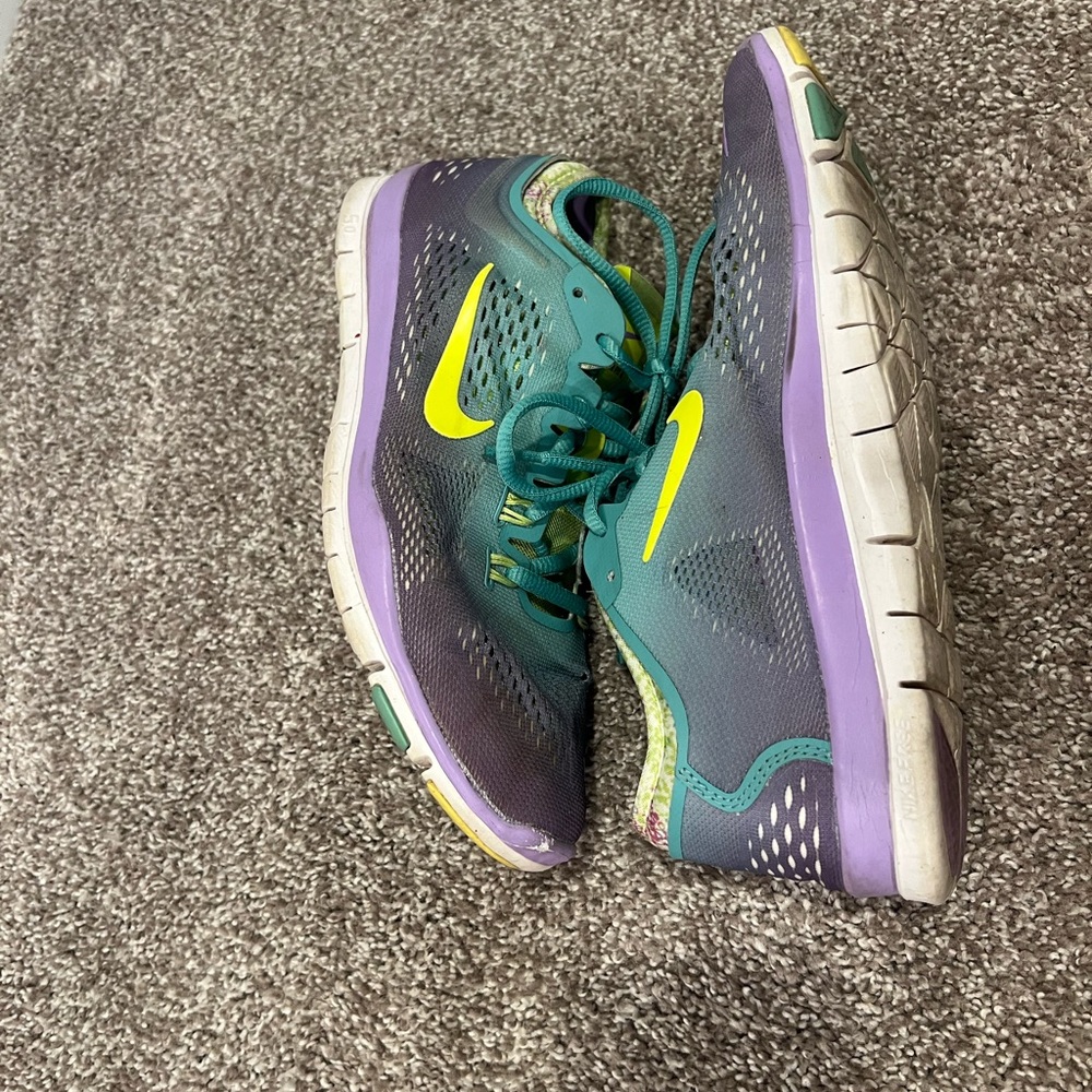 Nike Women's Teal and Purple Athletic Shoes